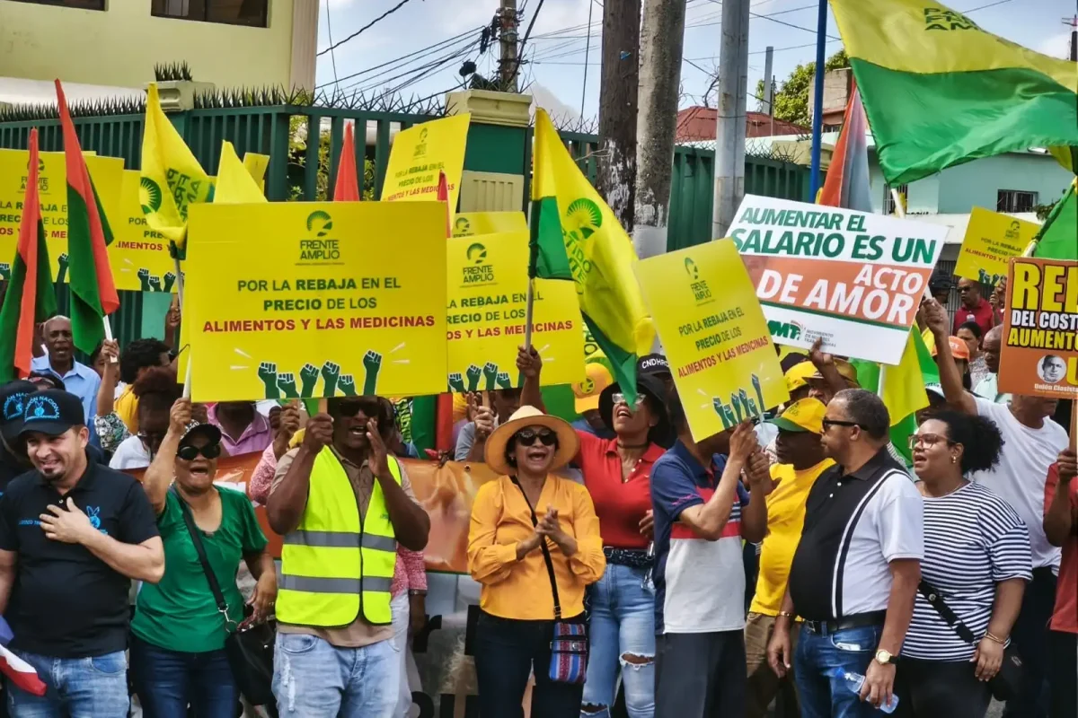 Frente Amplio cuestiona ajustes del gobierno y advierte duro golpe en costo de la vida