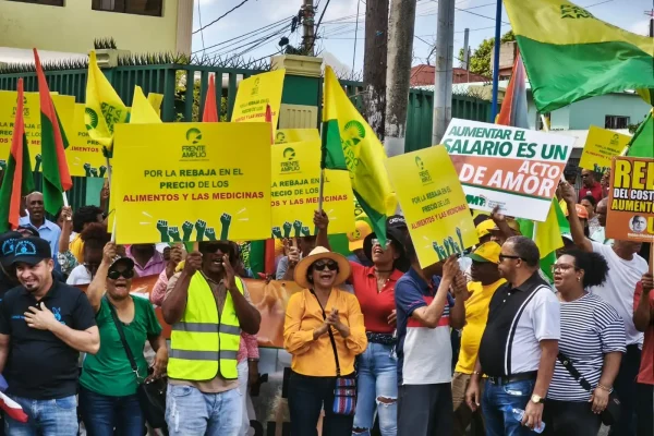 Frente Amplio cuestiona ajustes del gobierno y advierte duro golpe en costo de la vida