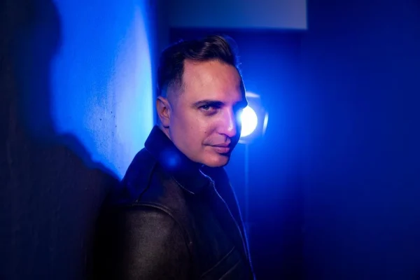 Jaime Viñas convierte en canción una fantasía prohibida