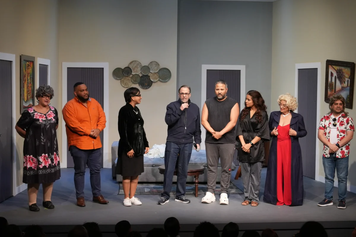 La Quinta Temporada de Teatro Banreservas cierra a sala llena con “Mis tres suegras” y “Para subir al cielo”