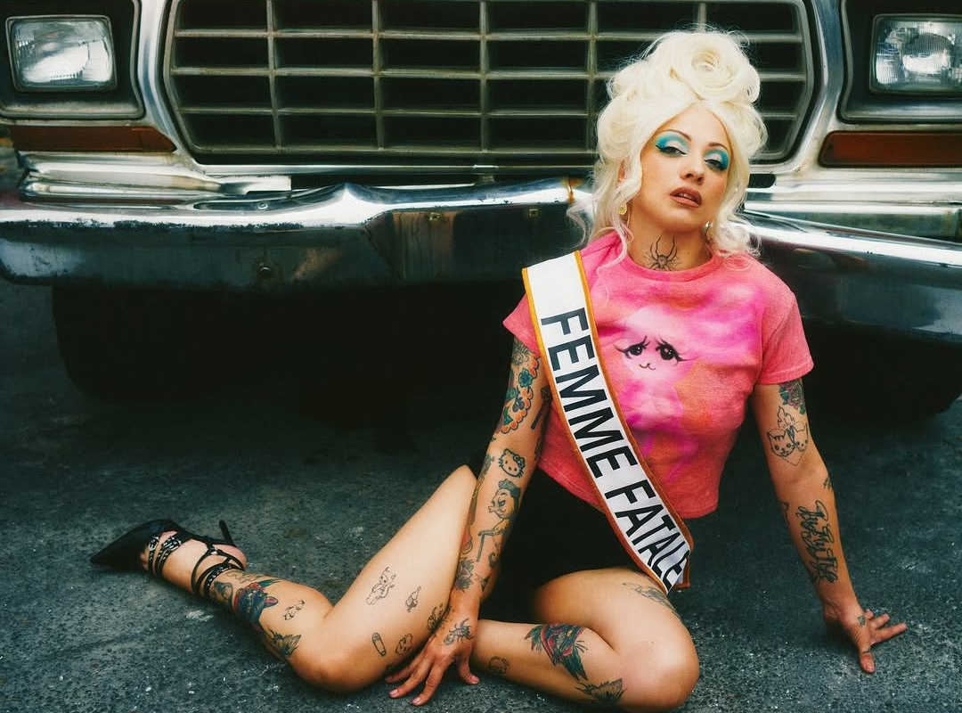 Mon Laferte jura amor a la «femme fatale» en su primera Spotify Session grabada en México