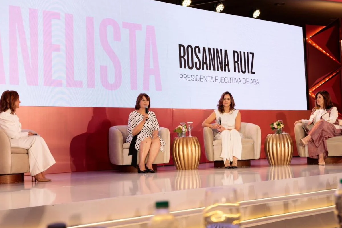 Rosanna Ruiz anuncia portal para impulsar la bancarización femenina