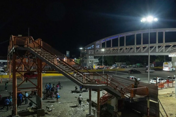 Retirarán puente peatonal del kilómetro 9 de la Autopista Duarte este domingo en horario nocturno