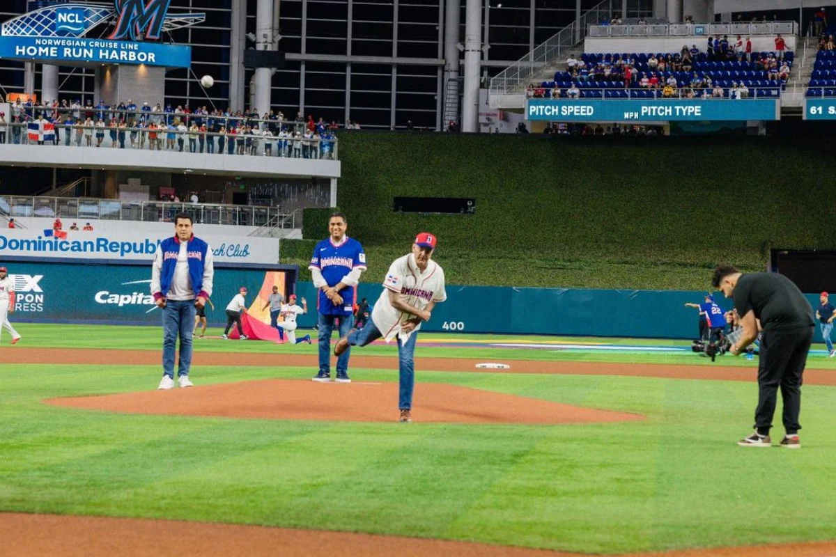 Clásico Mundial de Béisbol 2026: Abinader lanza la primera bola en debut de República Dominicana ante Nicaragua