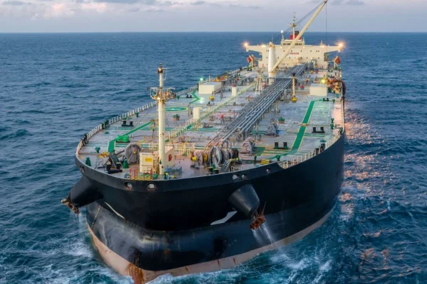 El precio del petróleo se dispara más de un 8 % tras ataques de EE.UU. e Israel contra Irán