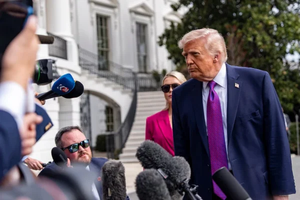 Trump asegura que Irán quiere negociar tras la ofensiva de EEUU e Israel