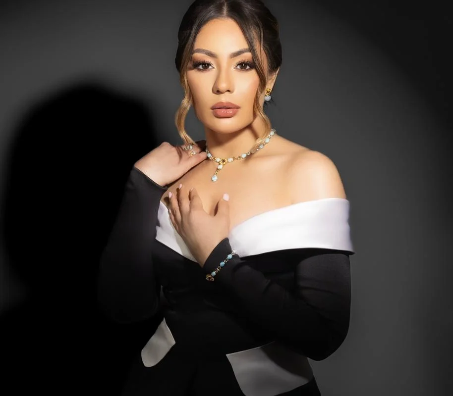 Iluminada Muñoz impone elegancia, carácter y poder femenino rumbo a Premios Soberano