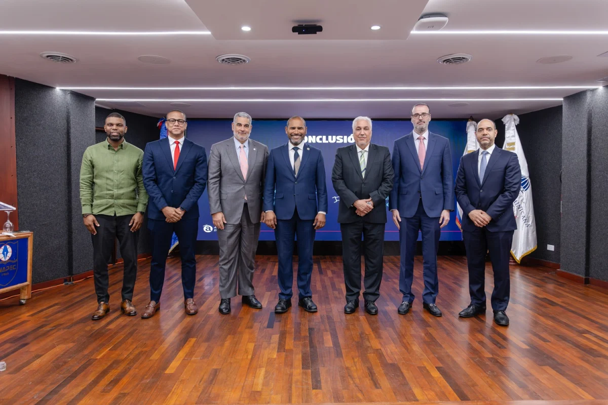 UNAPEC y Ministerio de Energía y Minas evalúan sistema eléctrico y minero en RD