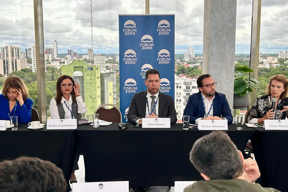 Jatzel Román apuestas por las alianzas estratégicas en foro geopolítico en Bolivia