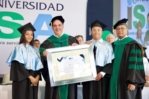 Presidente Abinader encabeza primera graduación del Recinto Sur de la Universidad ISA, provincia San Juan