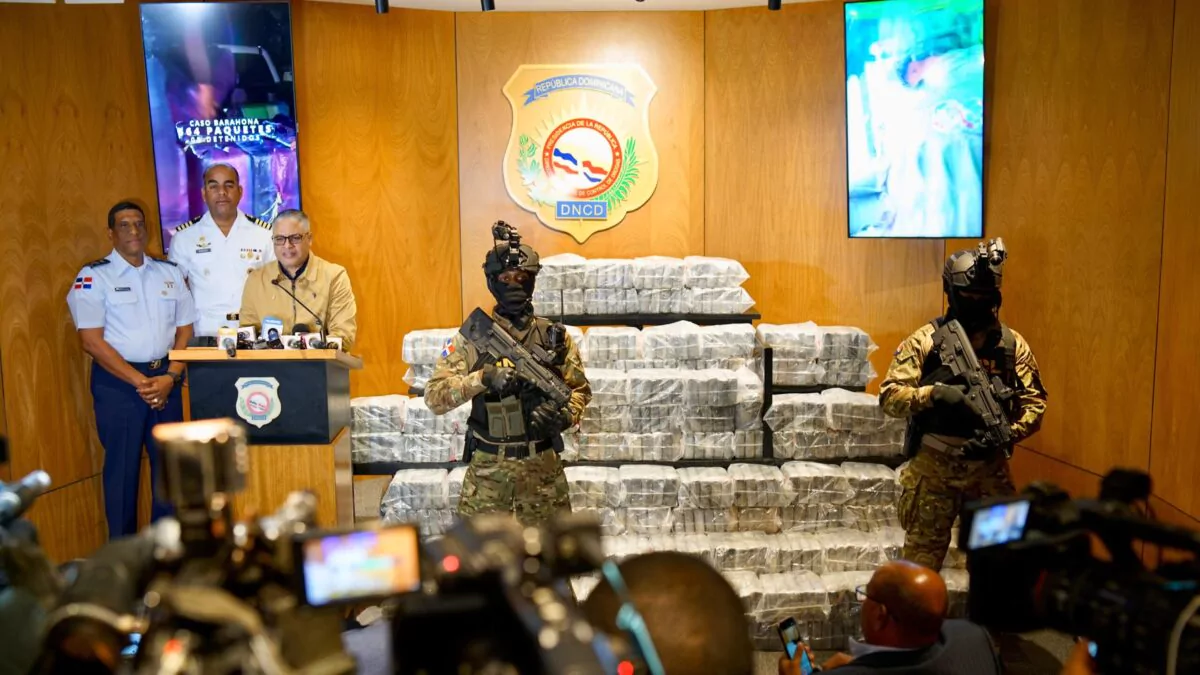 Arrestan cinco hombres e incautan 564 paquetes de presunta cocaína