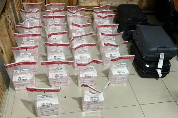 DNCD decomisa 150 paquetes de cocaína en el aeropuerto de Punta Cana