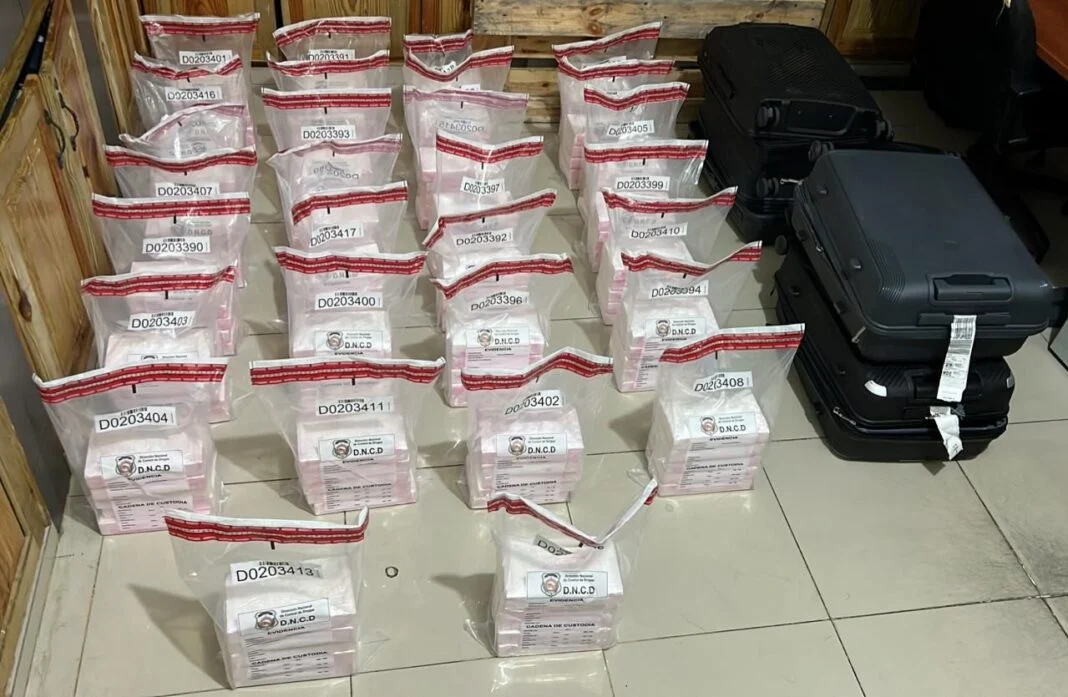 DNCD decomisa 150 paquetes de cocaína en el aeropuerto de Punta Cana