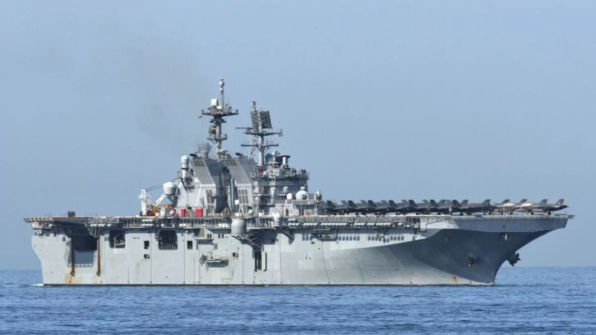 Buque de guerra de EE.UU. avanza hacia Oriente Medio desde Singapur, según CNN