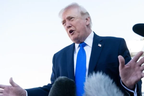 Trump afirma que EEUU “está ganando la guerra” y critica a medios por su cobertura