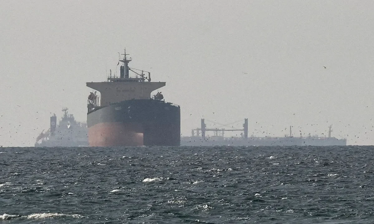 El Ejército de Irán advierte que solo su «voluntad» hará que el precio del petróleo caiga