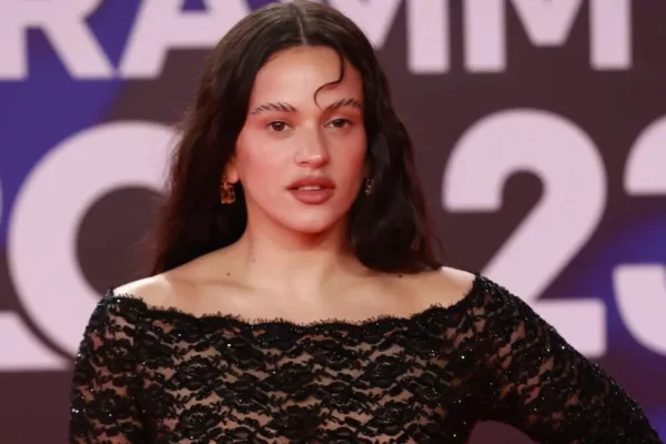Rosalía suspende su concierto en Milán por una intoxicación alimentaria