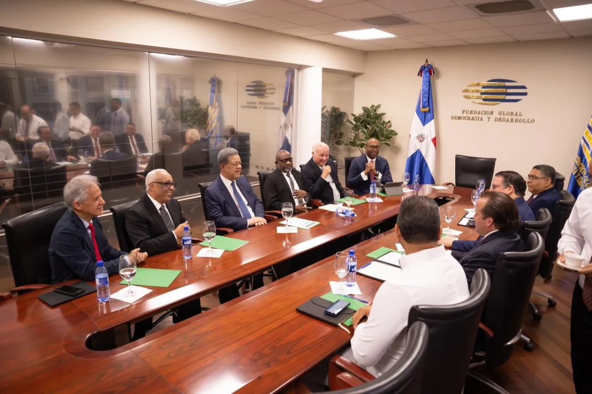 Gobierno y  Leonel  dialogan sobre la reacción del país frente al conflicto en Medio Oriente