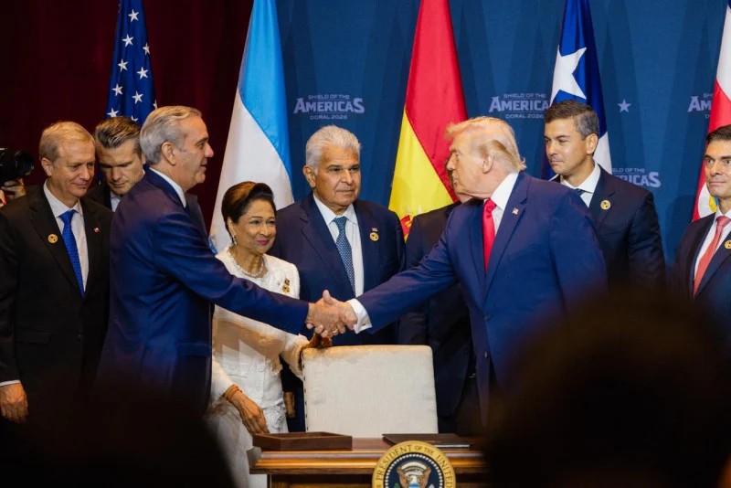 Abinader condena “cobarde ataque” durante cena de la prensa con Trump