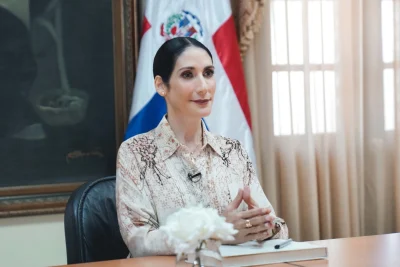 Primera dama defiende al Gobierno ante críticas por falta de un plan económico para enfrentar crisis