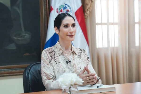 Primera dama defiende al Gobierno ante críticas por falta de un plan económico para enfrentar crisis