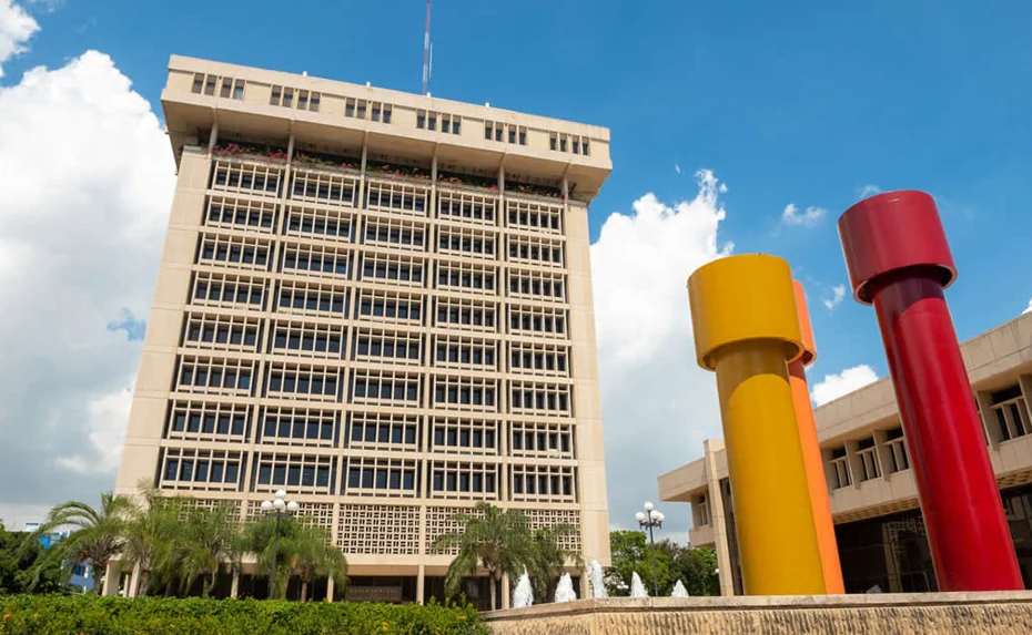 BC mantiene tasa en 5.25 % y alerta sobre aumento de precio en combustible y materia prima