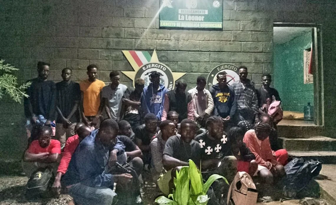 Ejército detiene a 30 indocumentados en zona montañosa de Santiago Rodríguez