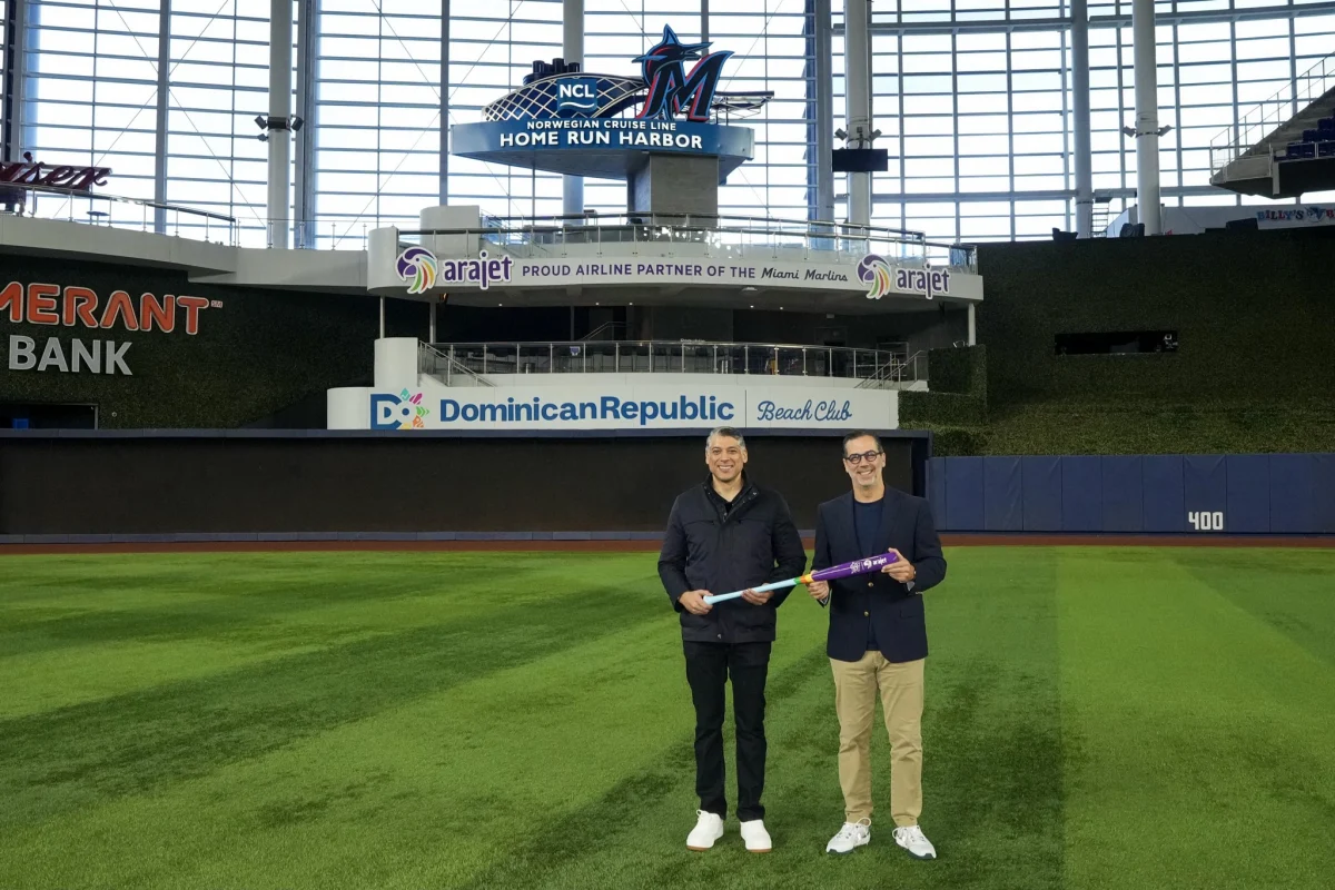 Arajet establece alianza con los Miami Marlins para proyectar a RD