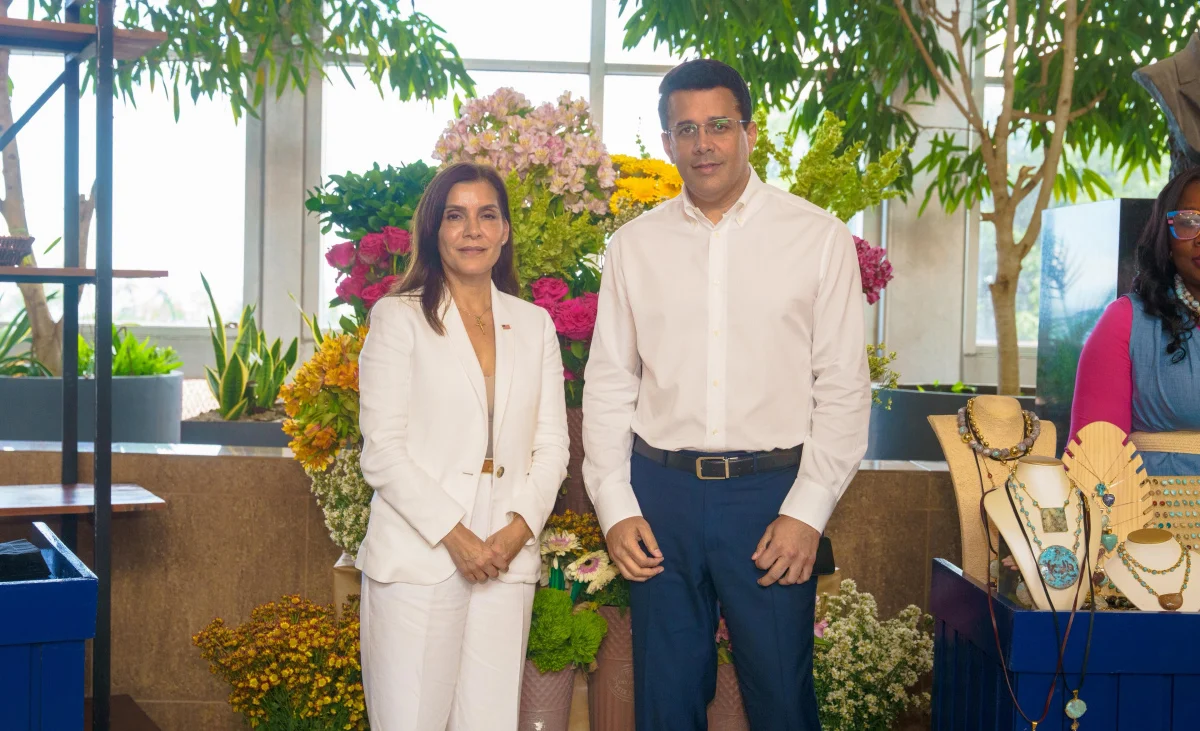 Collado y la embajadora de EE.UU. conversan sobre relaciones bilaterales y turismo