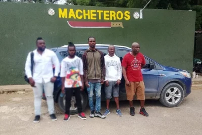 Detienen conductor reincidente con indocumentados y ocupan documentos falsos en Valverde