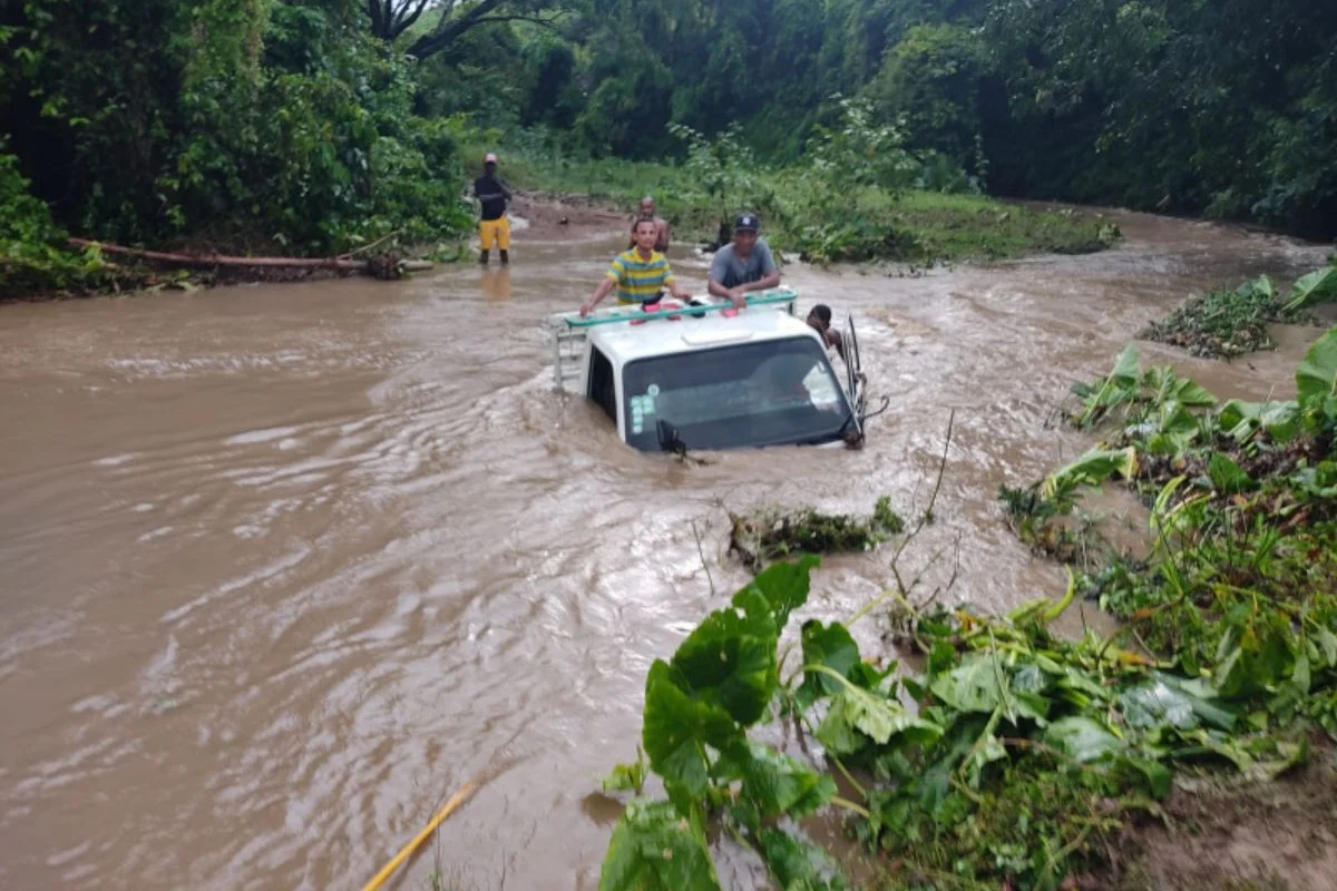 Lluvias dejan más de un millón de personas sin agua y miles de desplazados en el país