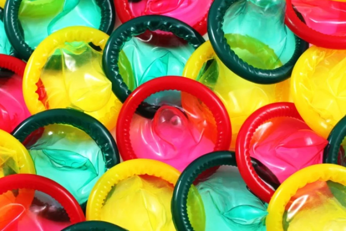 Cuando la guerra también impacta lo más básico: Condones subirán hasta 30% en EE.UU.