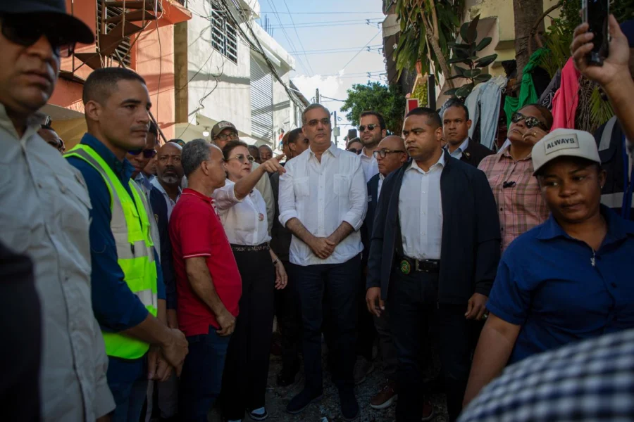 Abinader y Carolina Mejía supervisan Los Platanitos tras lluvias y prometen respuesta a la situación