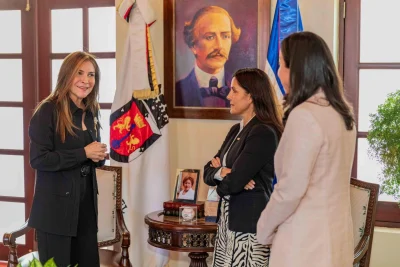 Embajadora Leah Campos y Carolina Mejía tratan temas de interés para RD y EE. UU.