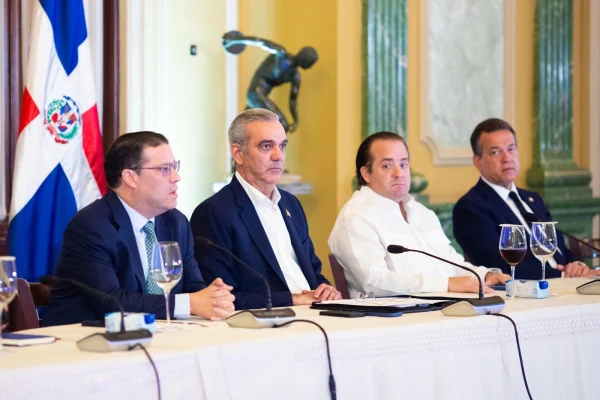 Empresarios se alían a Abinader para garantizar abastecimiento y enfrentar la crisis internacional