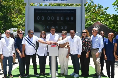 David Collado deja iniciada construcción plaza de vendedores en playa Teco de Maimón en Puerto Plata