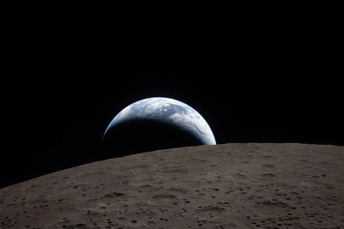 La Casa Blanca publica imágenes de la Tierra y el eclipse solar tomadas por Artemis II