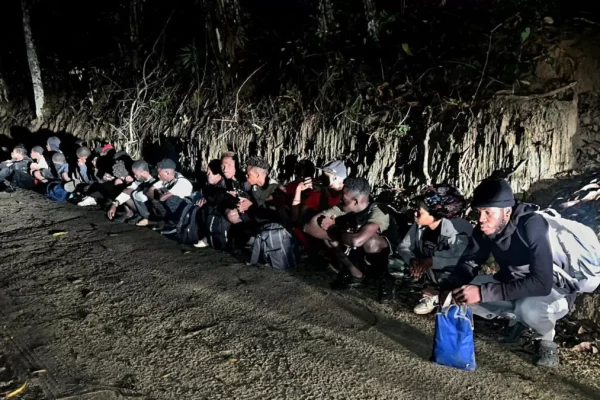 Ejército detiene a 19 haitianos indocumentados durante operativo en Loma de Cabrera