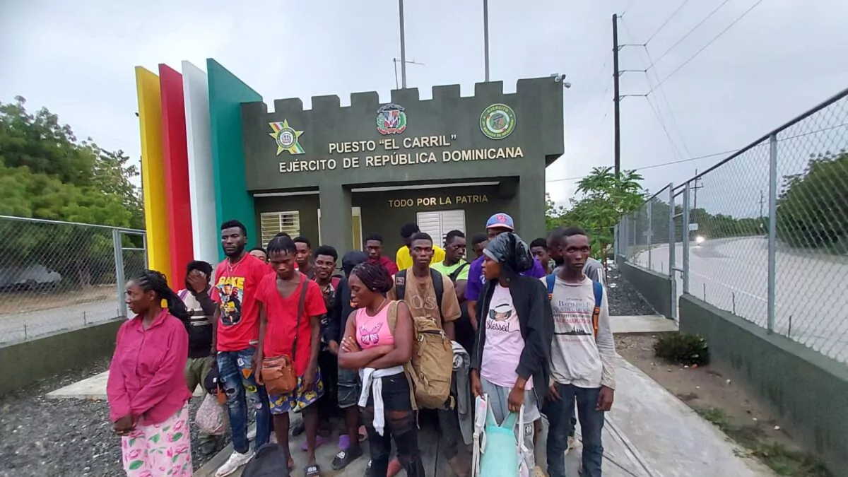 Ejército detiene minibús con 21 indocumentados en San Juan de la Maguana