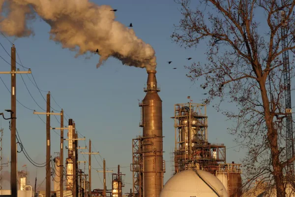 El petróleo sube más de un 2% ante la falta de acuerdo entre EEUU e Irán sobre el plan nuclear y el estrecho de Ormuz