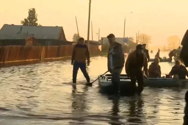 Fuertes inundaciones obligan a evacuar a más de 4,000 personas en Rusia