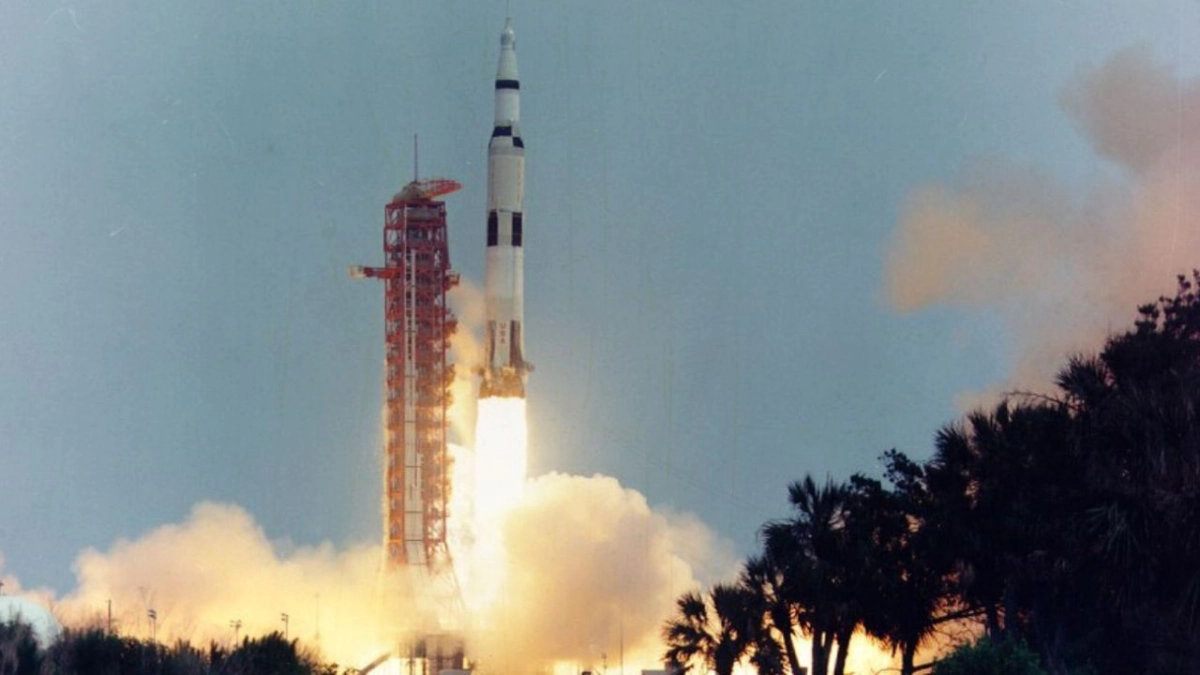 Las horas clave del histórico regreso humano de hoy a la Luna y del récord frente Apolo 13