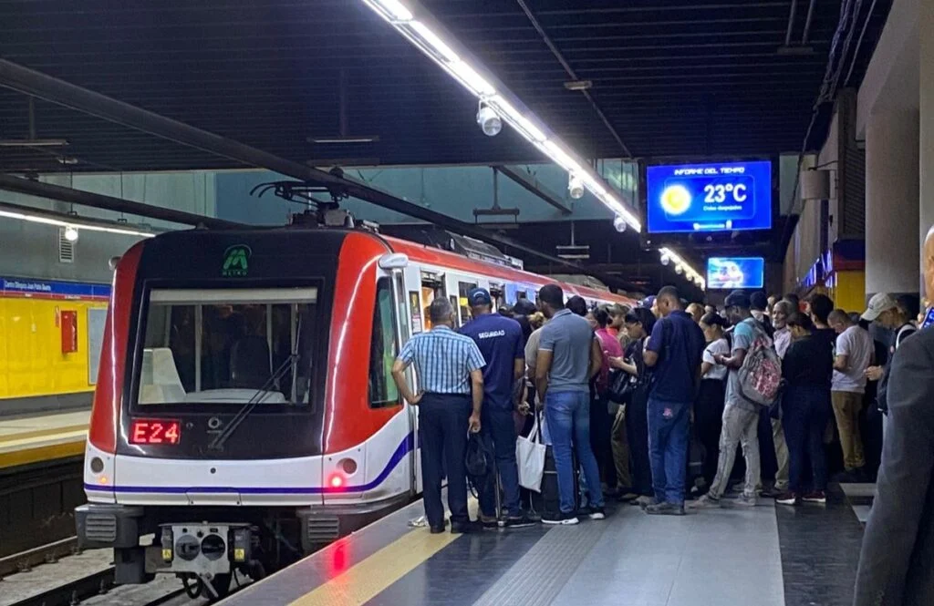 Restablecen servicio en el Metro de Santo Domingo tras falla eléctrica