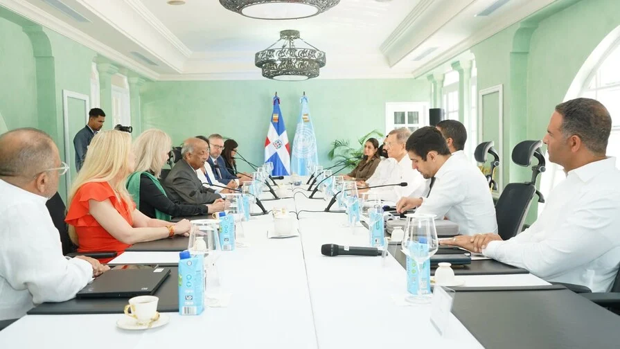 Canciller Roberto Álvarez se reúne con funcionario de la ONU para coordinar despliegue de fuerza antipandillas en Haití