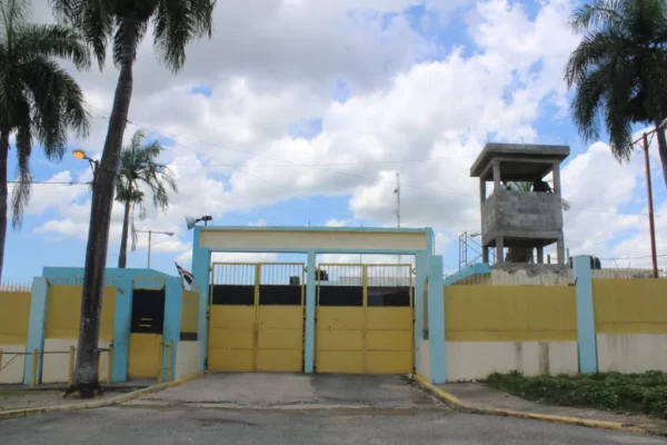 Riña en CCR Najayo 20 deja dos heridos; autoridades afirman situación está controlada