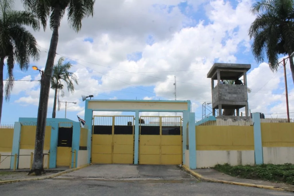 Riña en CCR Najayo 20 deja dos heridos; autoridades afirman situación está controlada