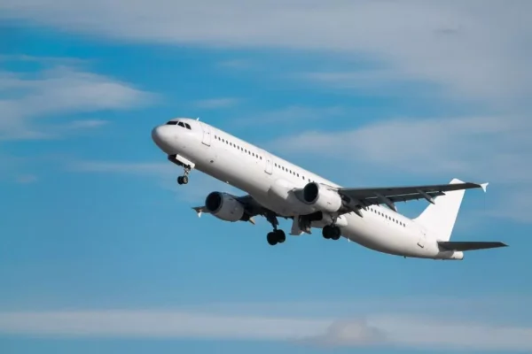 Suecia emite alerta temprana por riesgo de escasez de combustible para aviones en Europa