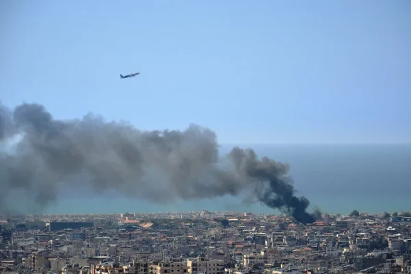 Israel bombardea Beirut tras atacar más de 135 «objetivos» en el sur del país en un día