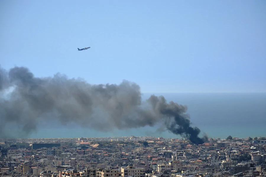 Israel bombardea Beirut tras atacar más de 135 «objetivos» en el sur del país en un día