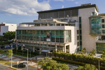 Ministerio Público acusa de soborno a un inspector migratorio del aeropuerto las Américas